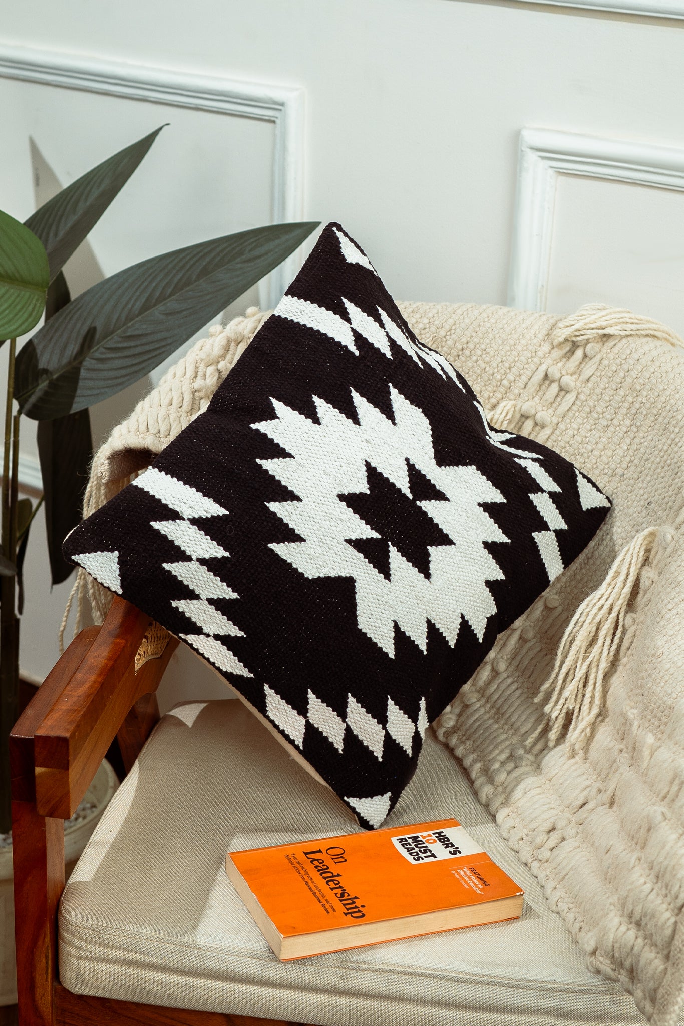 Bold Aztec Handloom Cushion Cover (Set of 2)